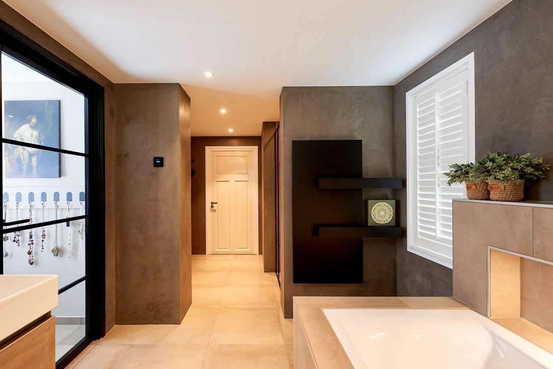 Plameco spanplafond: beter akoestiek in de badkamer met akoestisch spanplafond